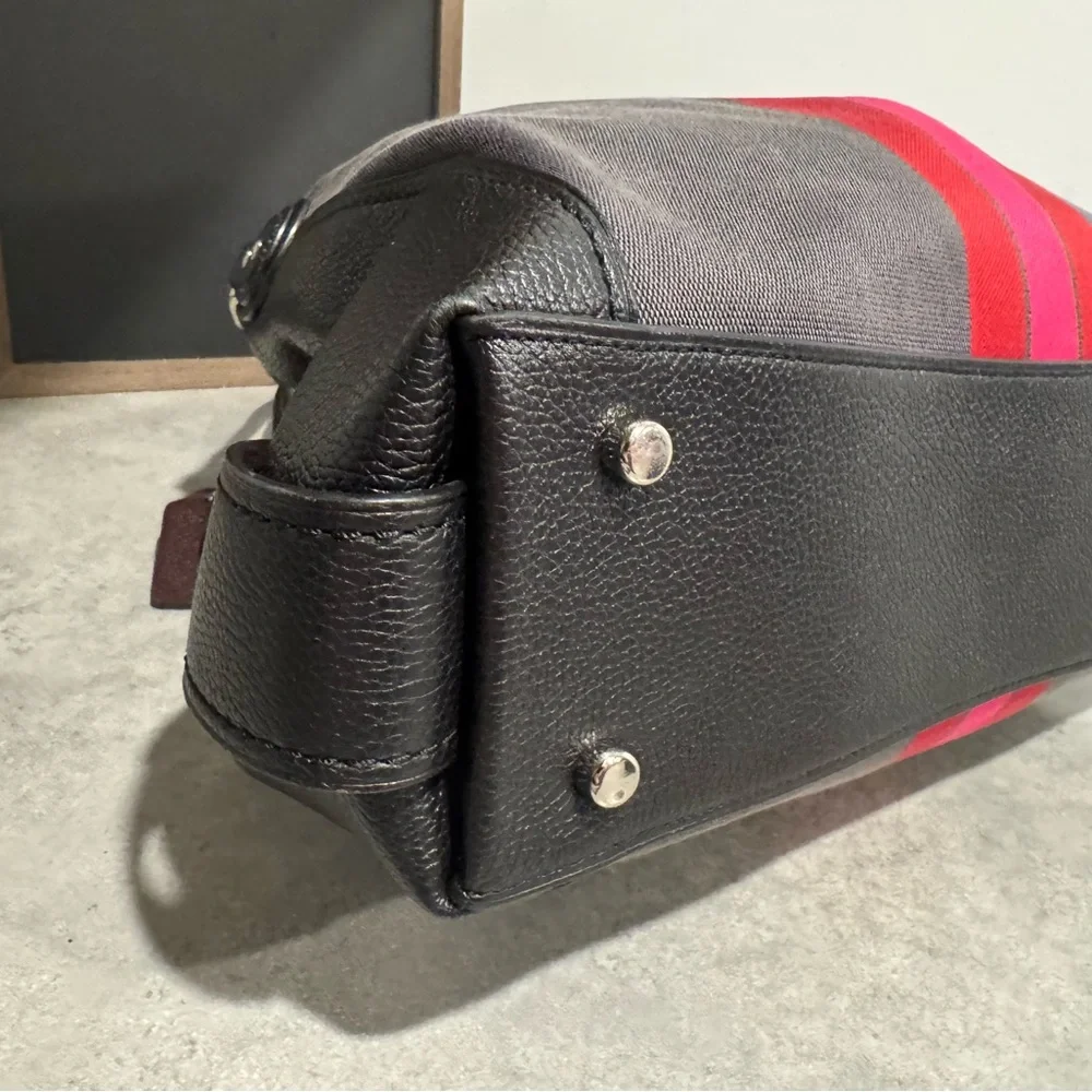 Coach Edie 31 Horse and Carriage Shoulder Bag! - Picture 5 of 12